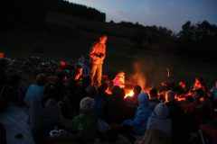 Jeden Abend: Lagerfeuer mit Geschichte